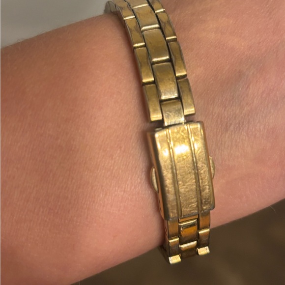 Vintage Timex Gold Watch with White mother of pearl Face - Picture 4 of 5